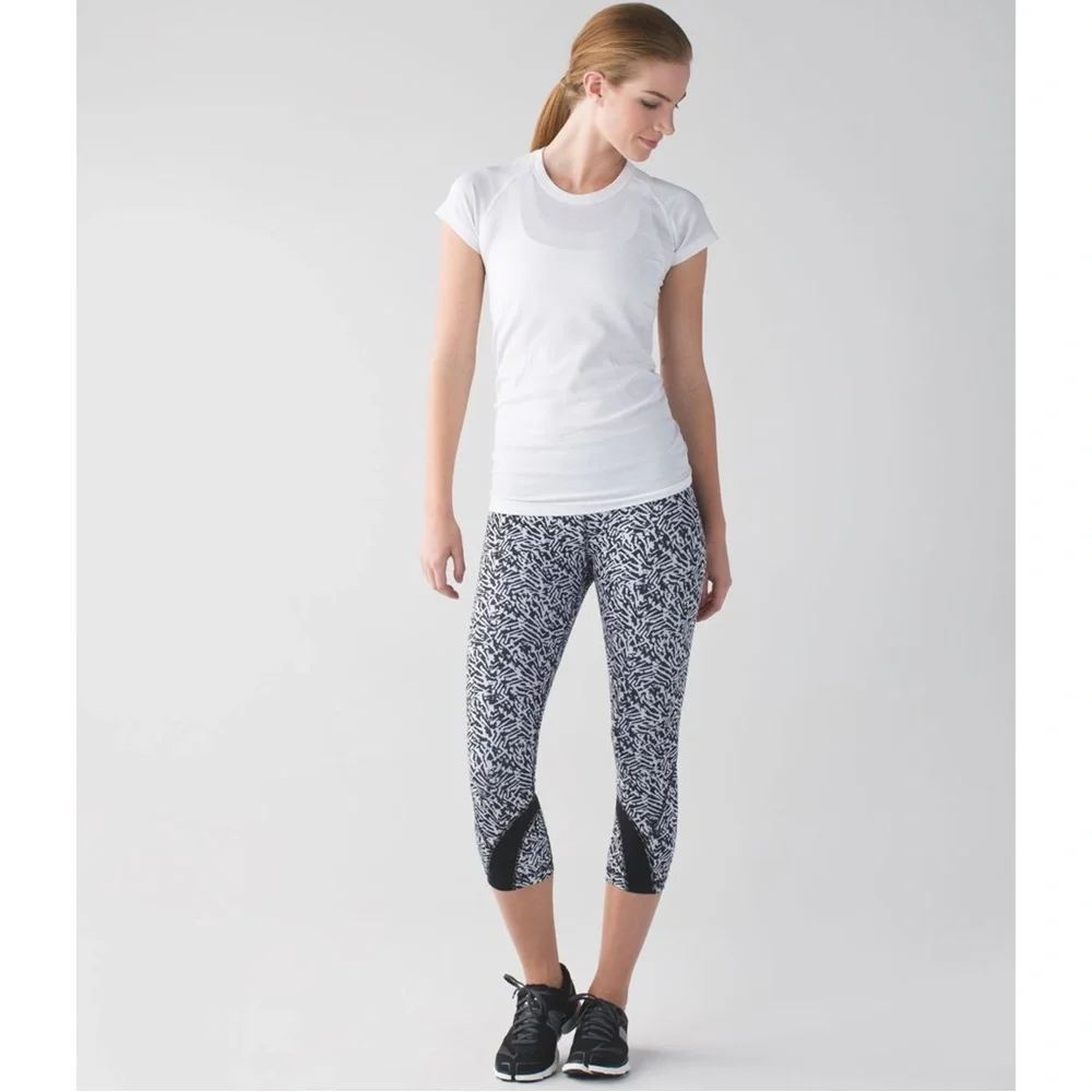 Lululemon Legging Run Inspire Crop II Luxtreme 6 Mini Brushed Animal Black White